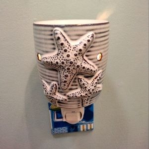 New in box Sea Star mini warmer with mystery Scentsy bar NIB